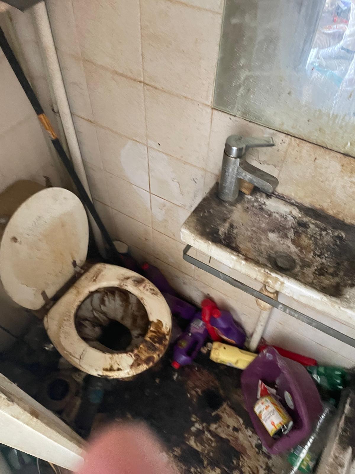 Peut-on sauver des meubles imprégnés d’odeur ou de liquides corporels ? IMG 20250701 WA0007